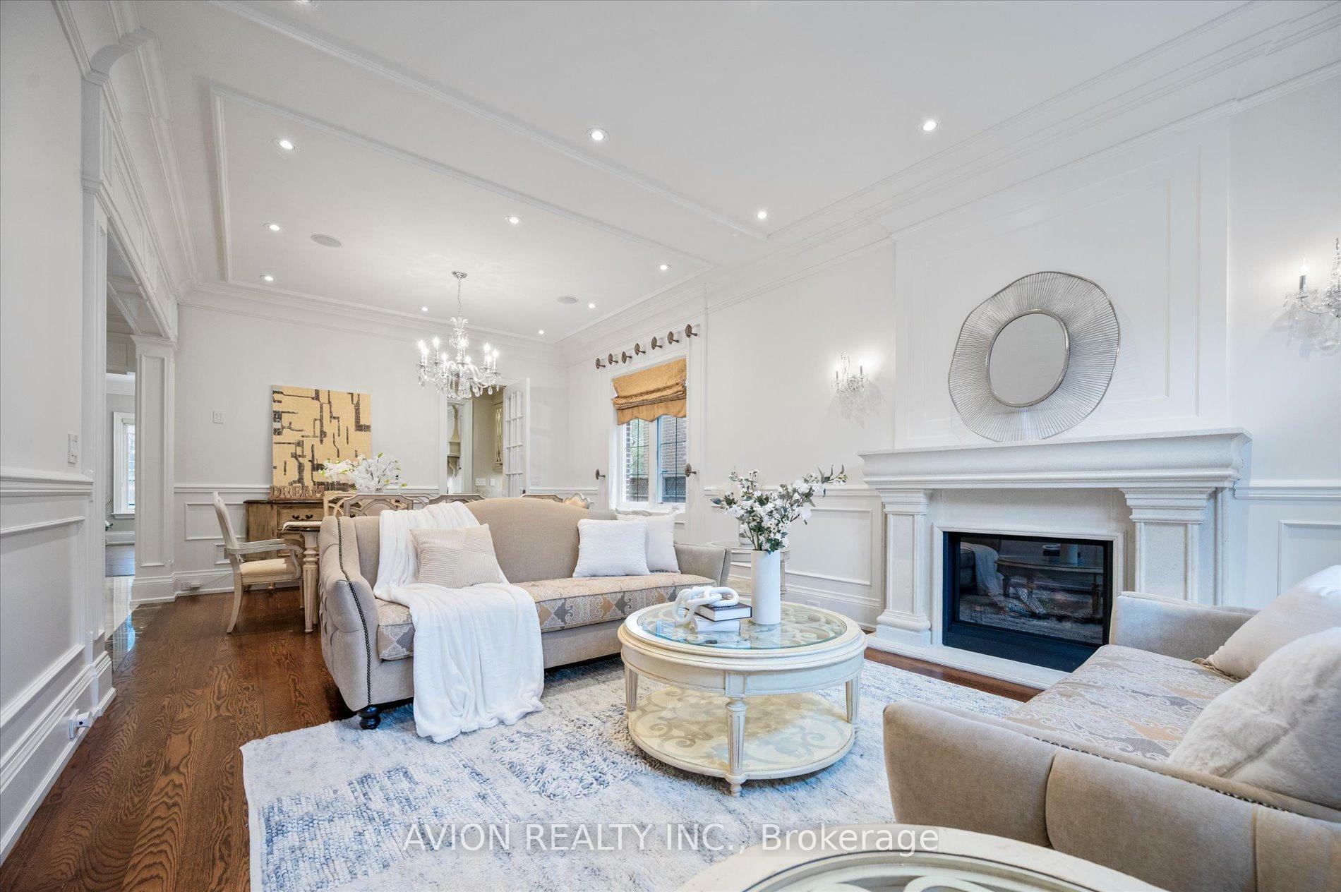 Property Photo: 26 Danville Drive ON M2P 1J1