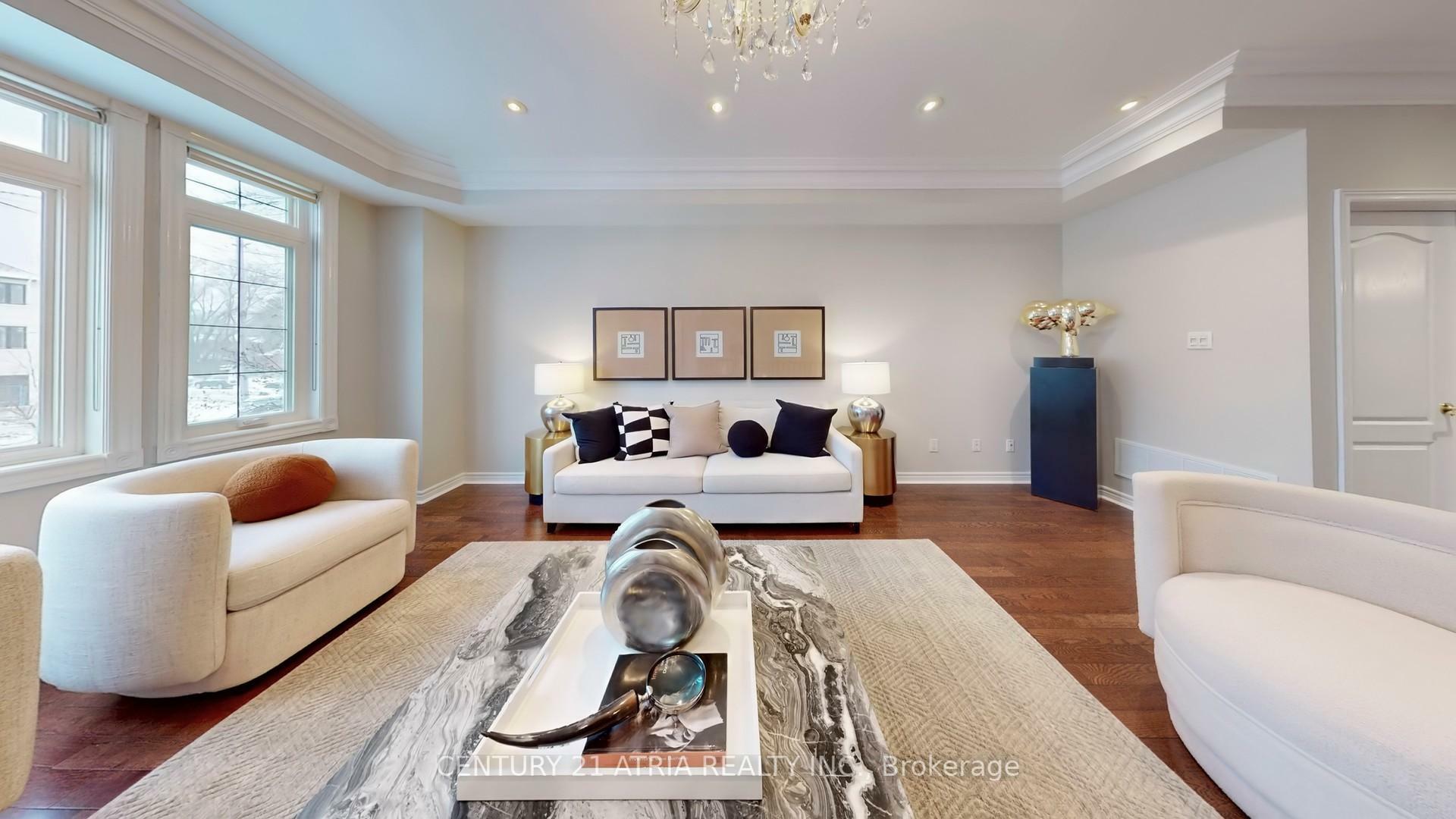 Property Photo: 194 Finch Avenue E ON M2N 4R9