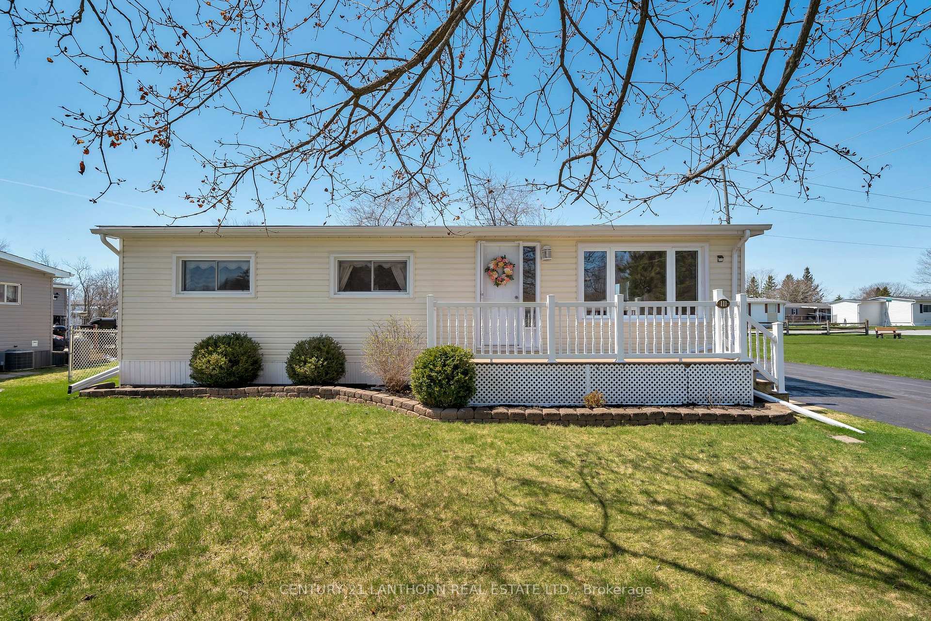 Property Photo: 111 Eastview Boulevard ON K8N 4Z3