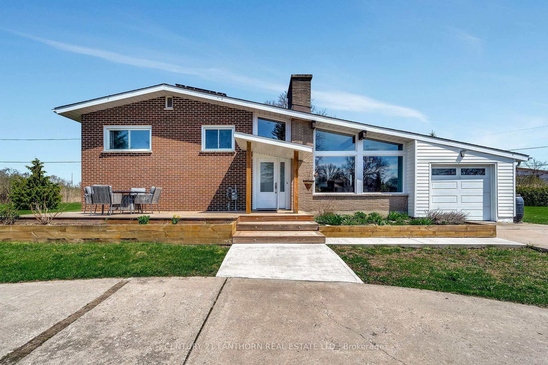 Property Photo: 112 Sidney Crescent ON K0K 1E0