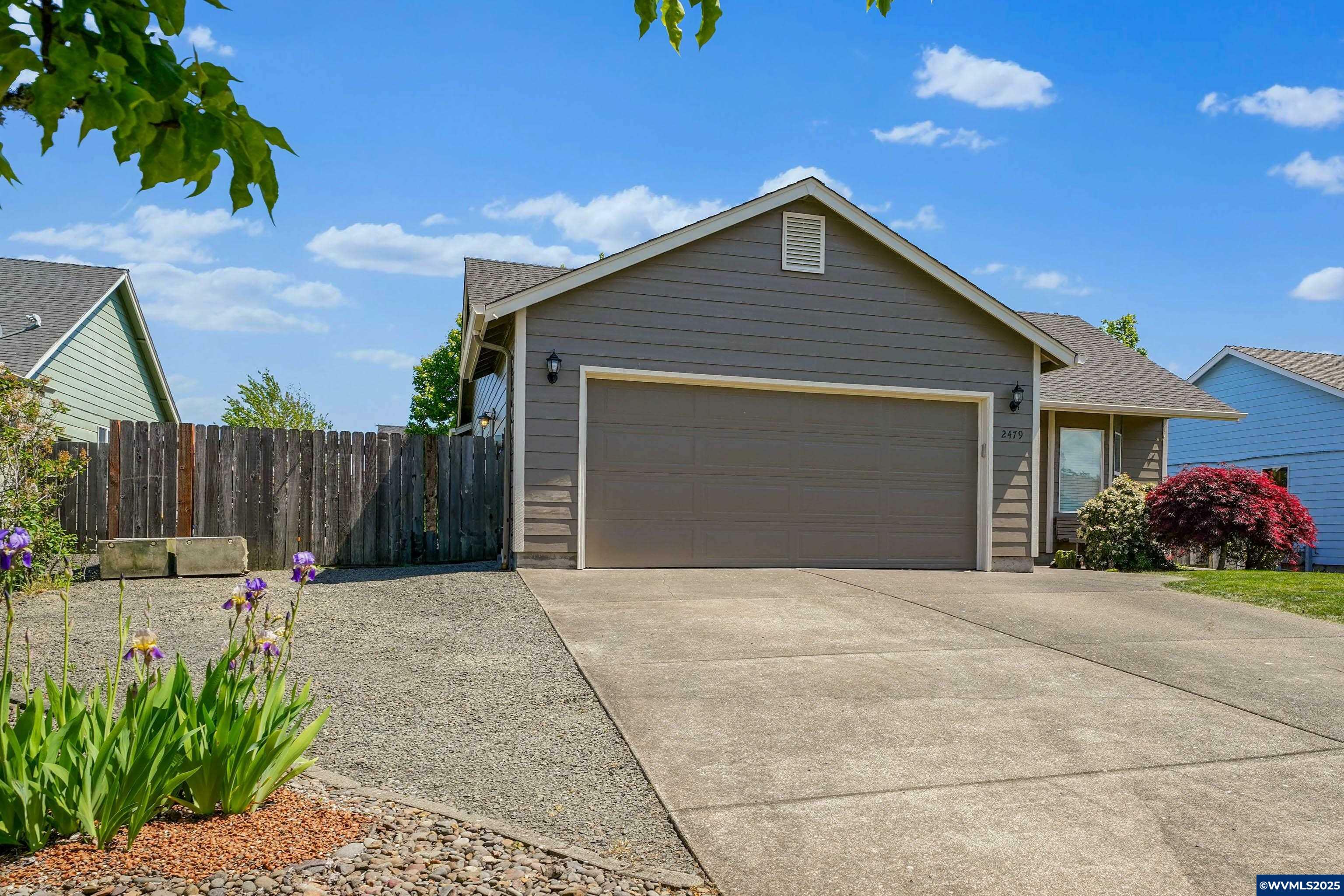 Property Photo: 2479 Bain Ct SE OR 97322