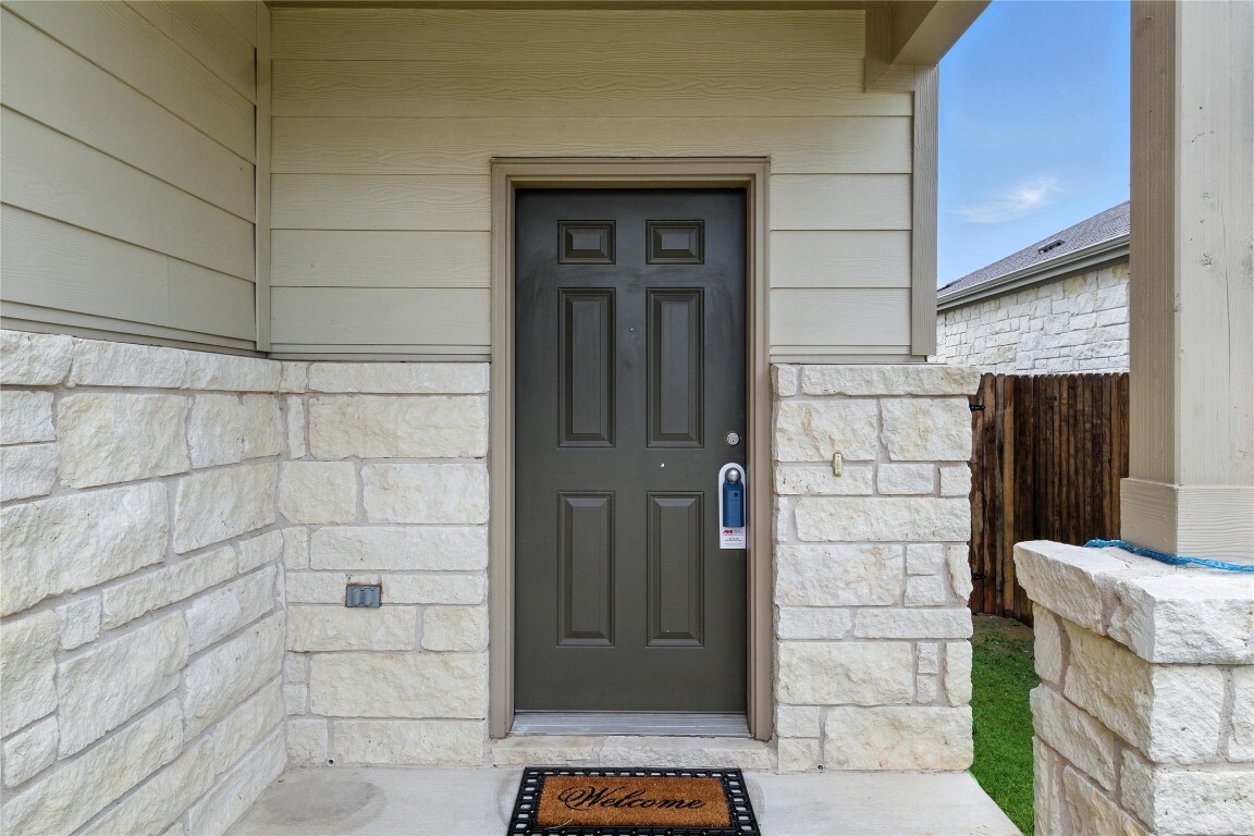 Property Photo: 241 Cascata Way TX 78642