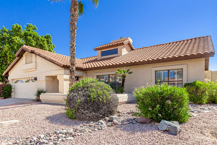 Property Photo: 6122 E Saddleback Street AZ 85215