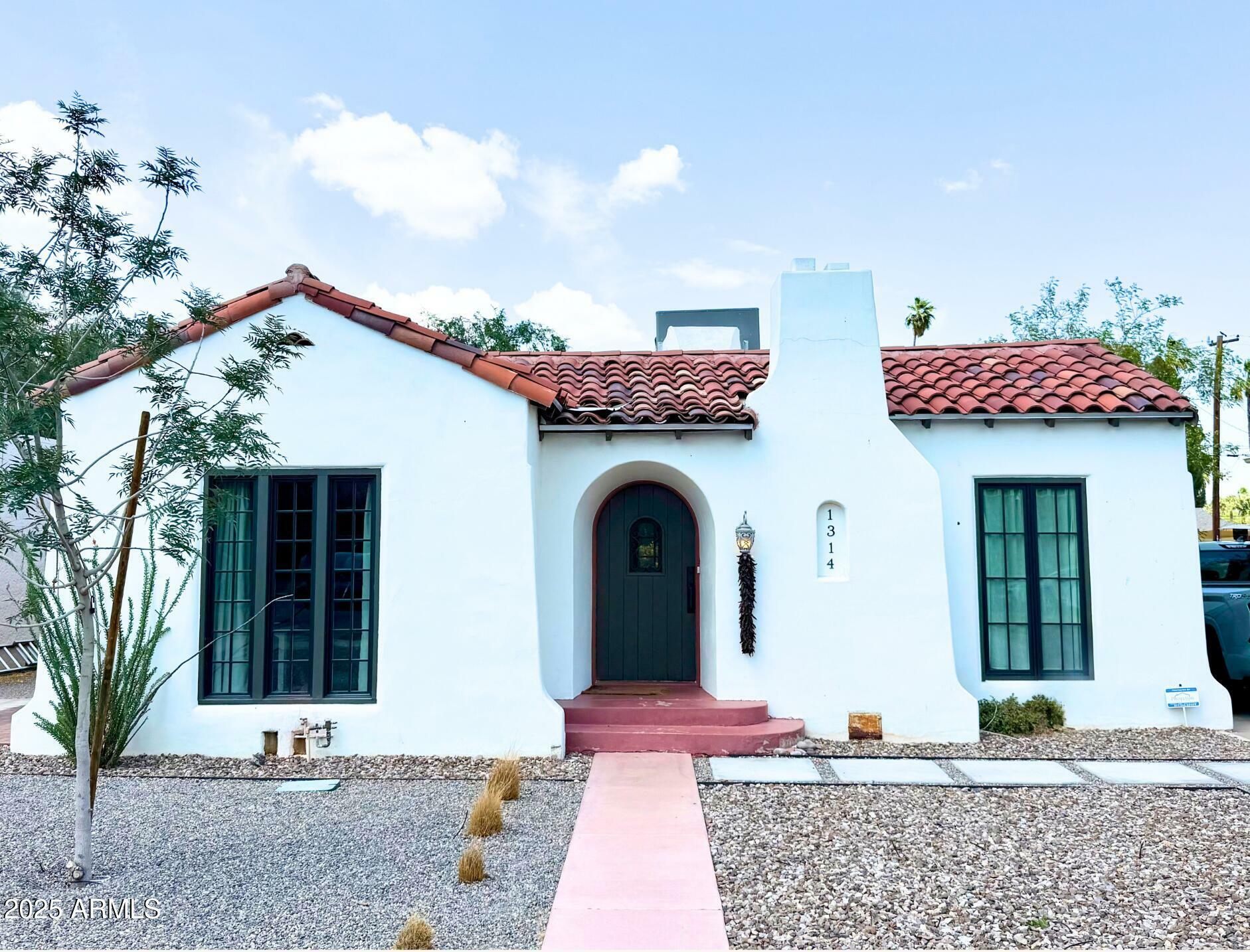 Property Photo: 1314 W Willetta Street AZ 85007