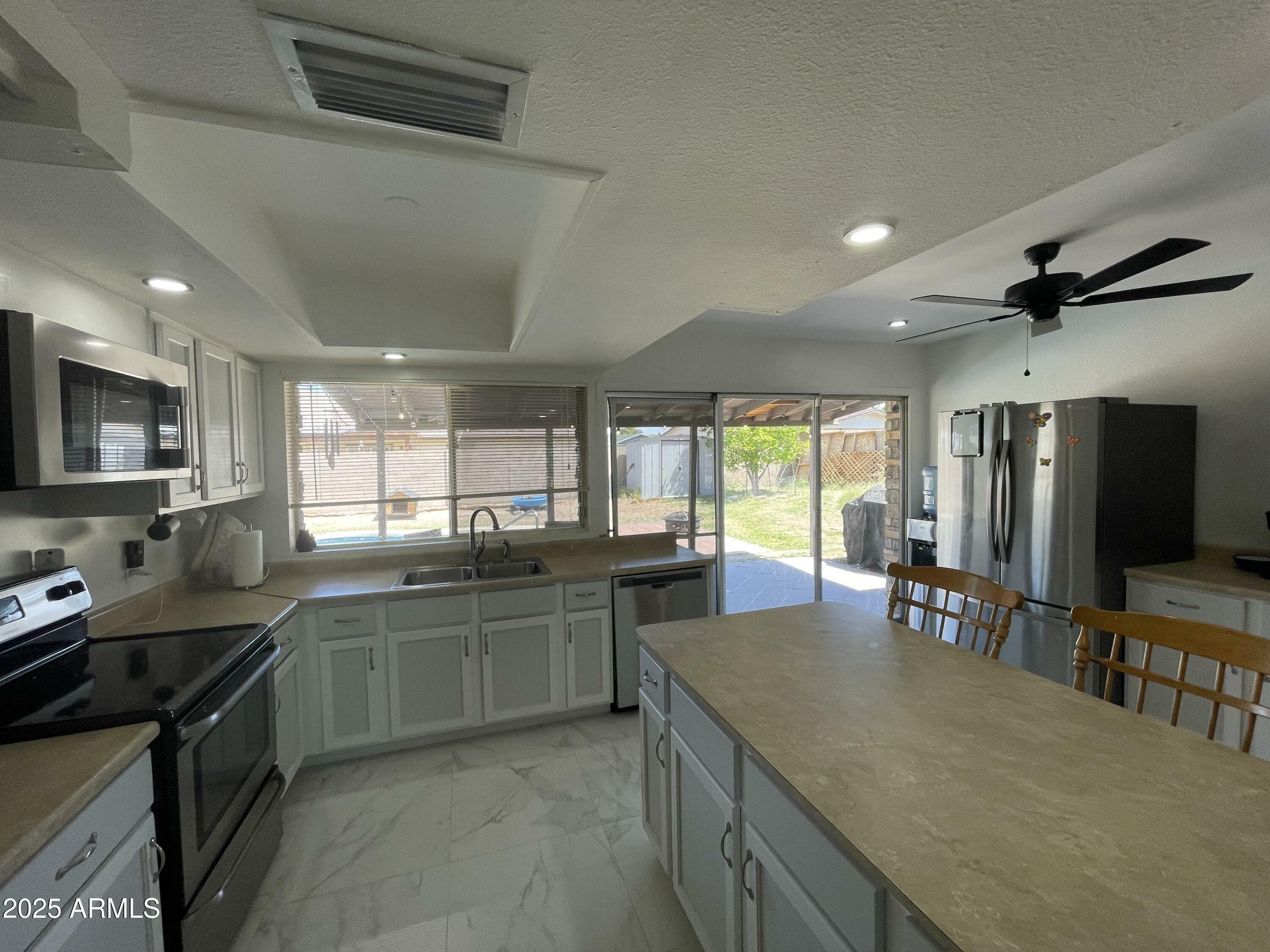 Property Photo: 3738 W Danbury Drive AZ 85308