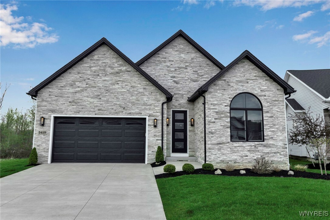 Property Photo: 5419 Alderbrook Lane NY 14031