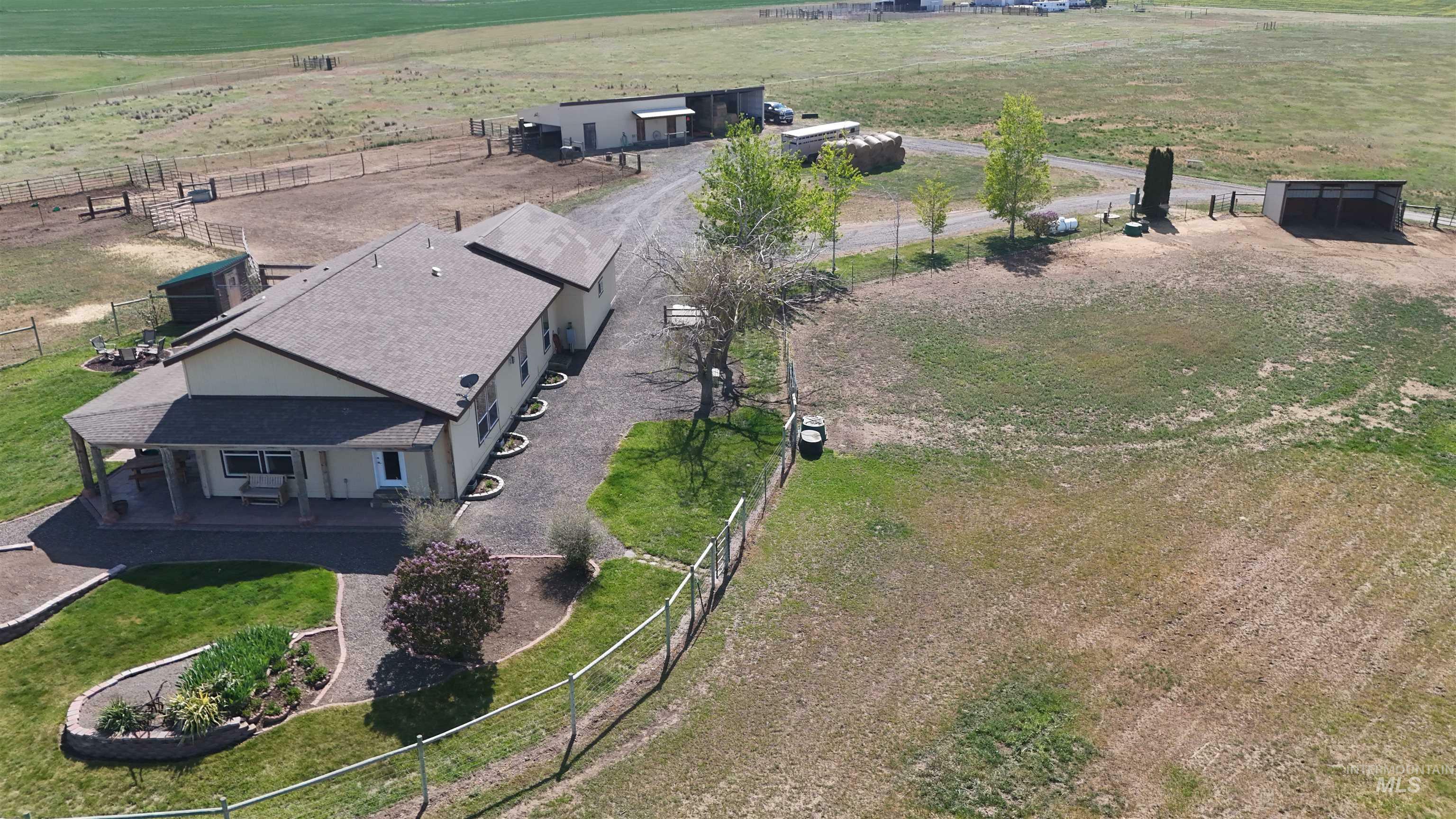 Property Photo: 19397 Cloverland WA 99402
