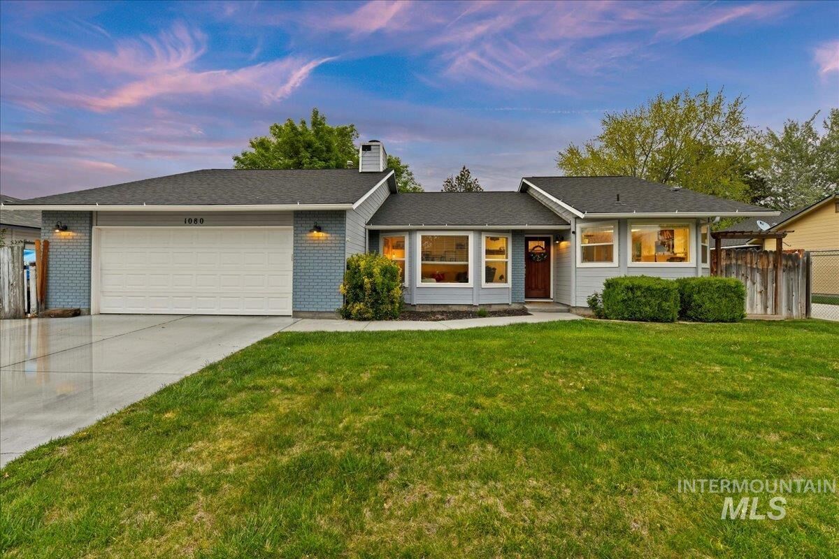 Property Photo: 1080 E Chateau Dr ID 83646-3401