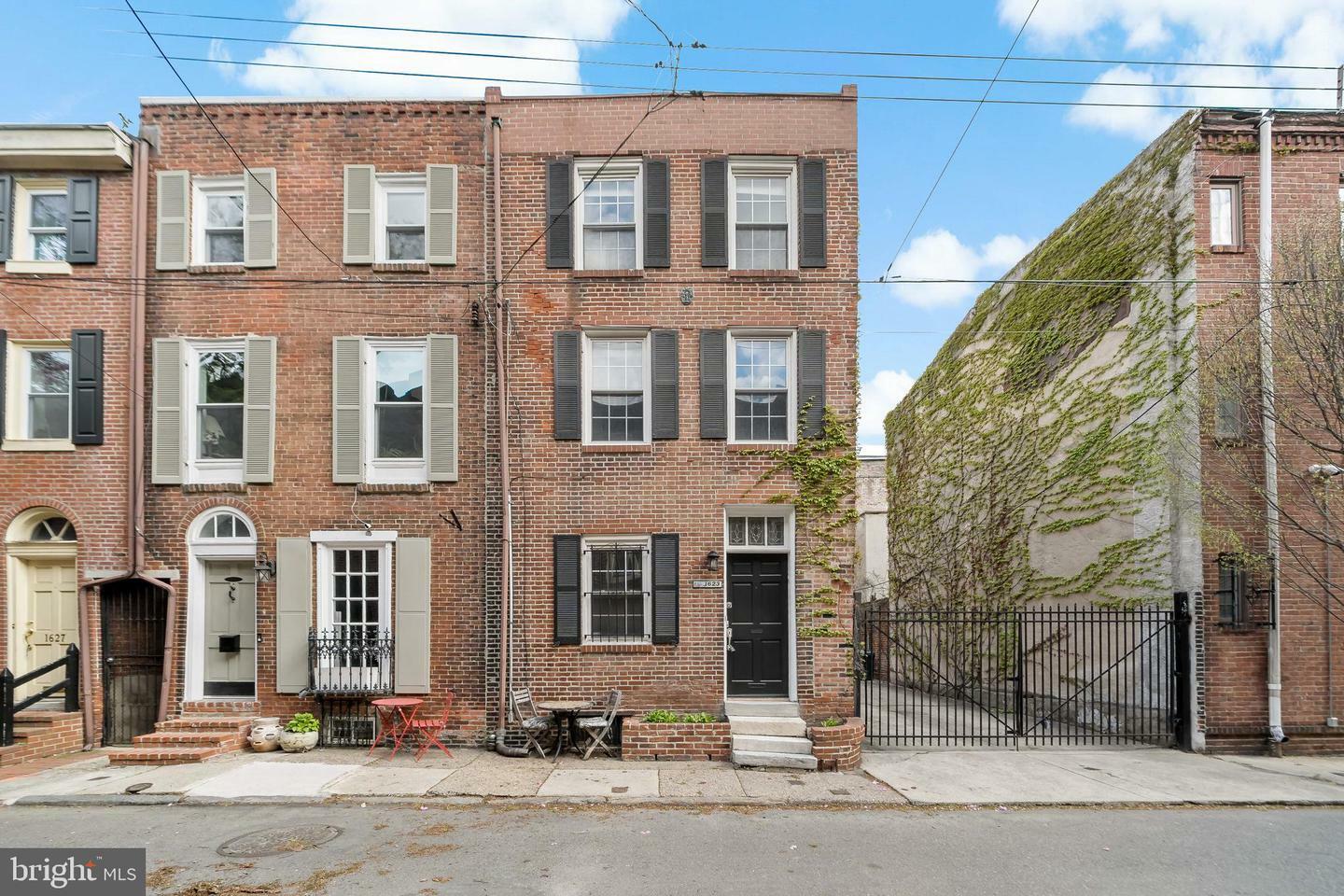 1623 Waverly Street  Philadelphia PA 19146 photo