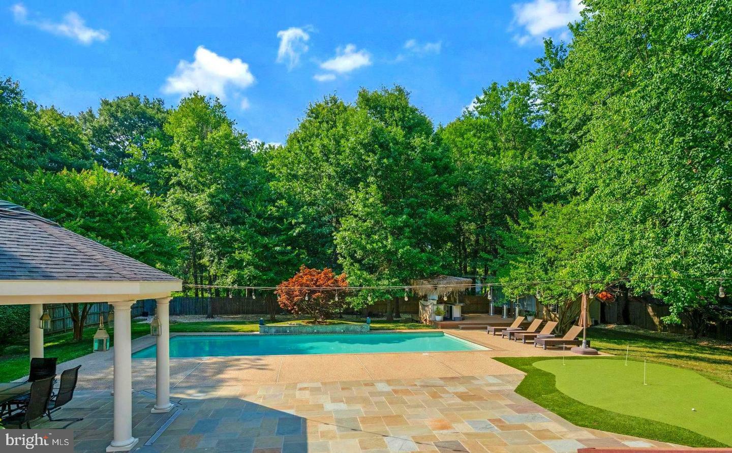 Property Photo: 2504 Sherwood Hall Lane VA 22306