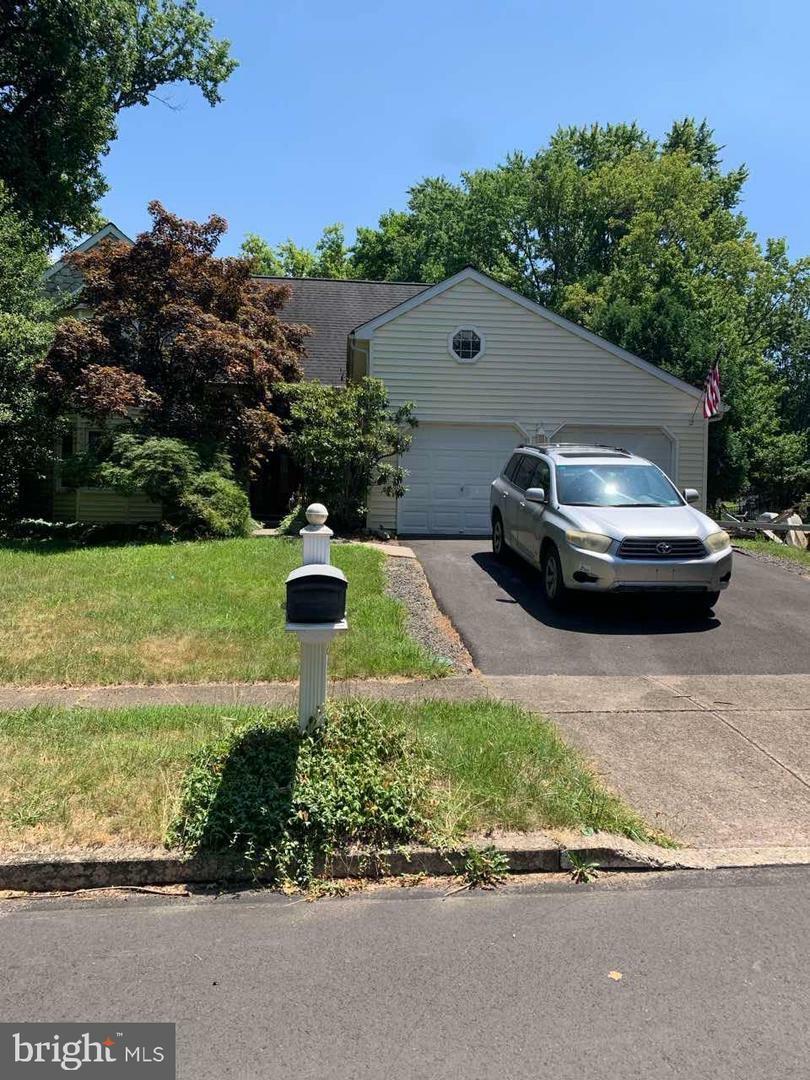 Property Photo: 905 Pebble Lane PA 18966