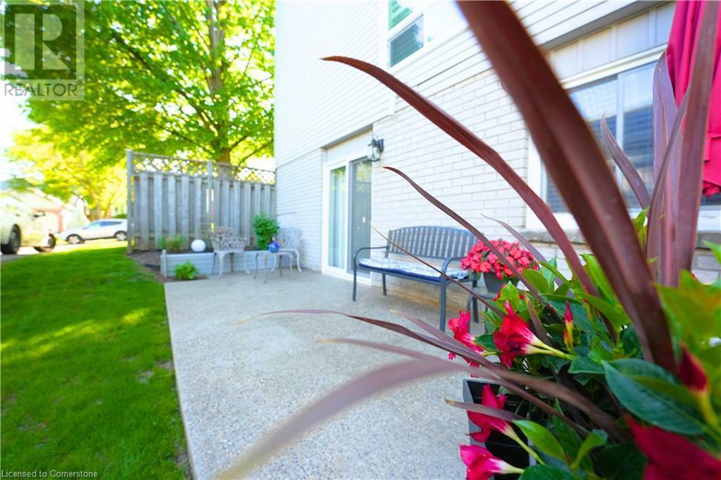 Photo de la propriété: 204 Quinte Court ON N2A 3K2