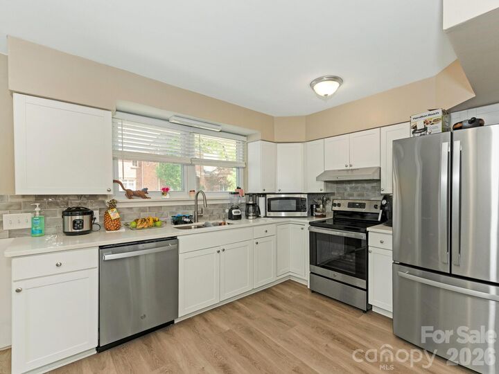 Property Photo:  1301 S Kings Drive  NC 28207 