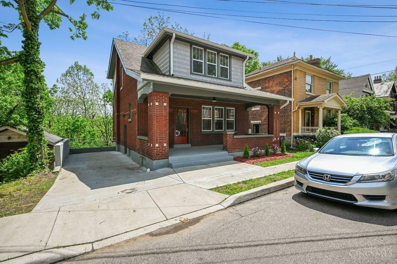 Property Photo: 2226 Eureka Terrace OH 45219