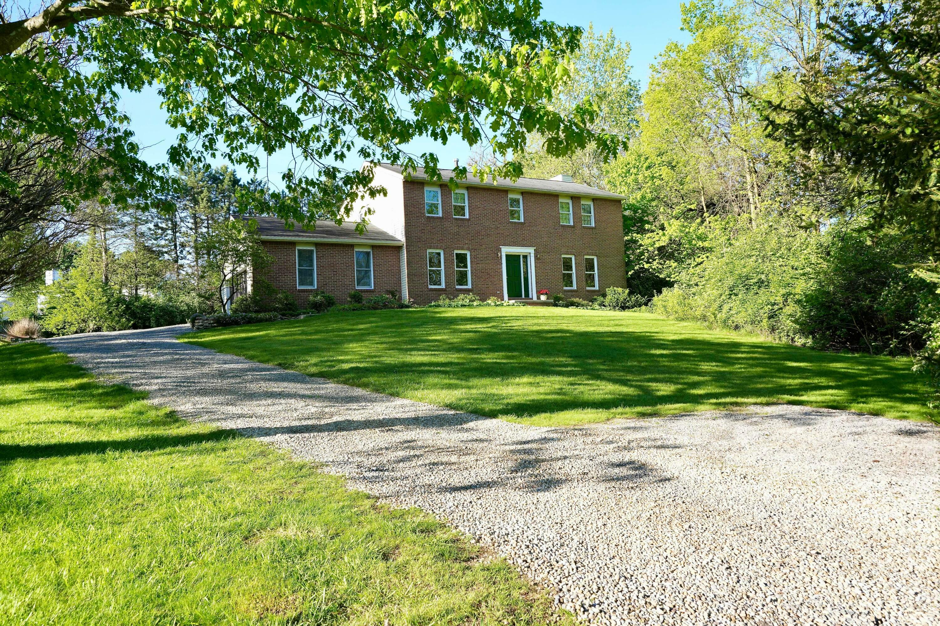 Property Photo: 5961 Hayden Run Road OH 43026