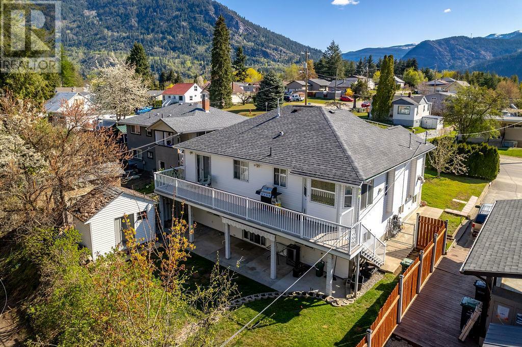 Property Photo: 860 7th Avenue BC V1N 1R9