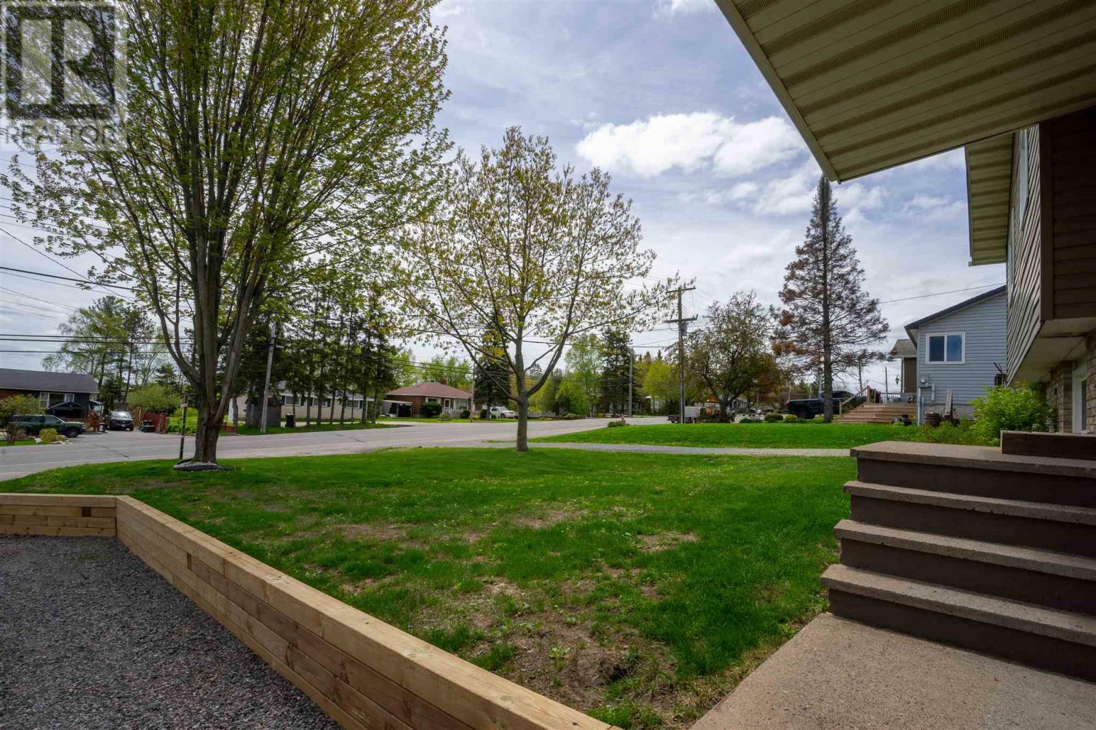 Photo de la propriété: 392 Old Garden River Rd ON P6A 5A8