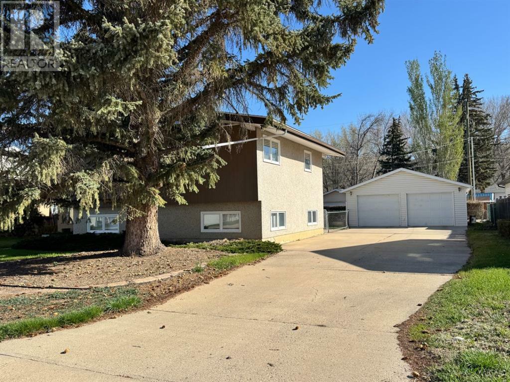 Property Photo: 1214 6 Avenue East AB T0J 0Y5