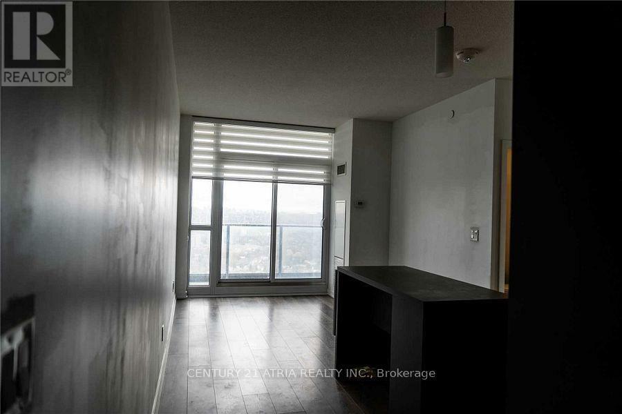 Property Photo: 56 Forest Manor Road 2707 ON M2J 1M6