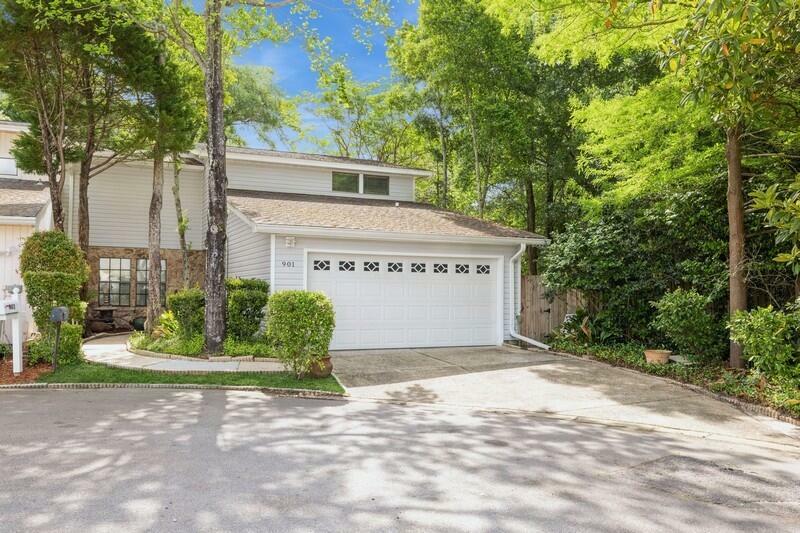 Property Photo: 901 Holbrook Circle FL 32547
