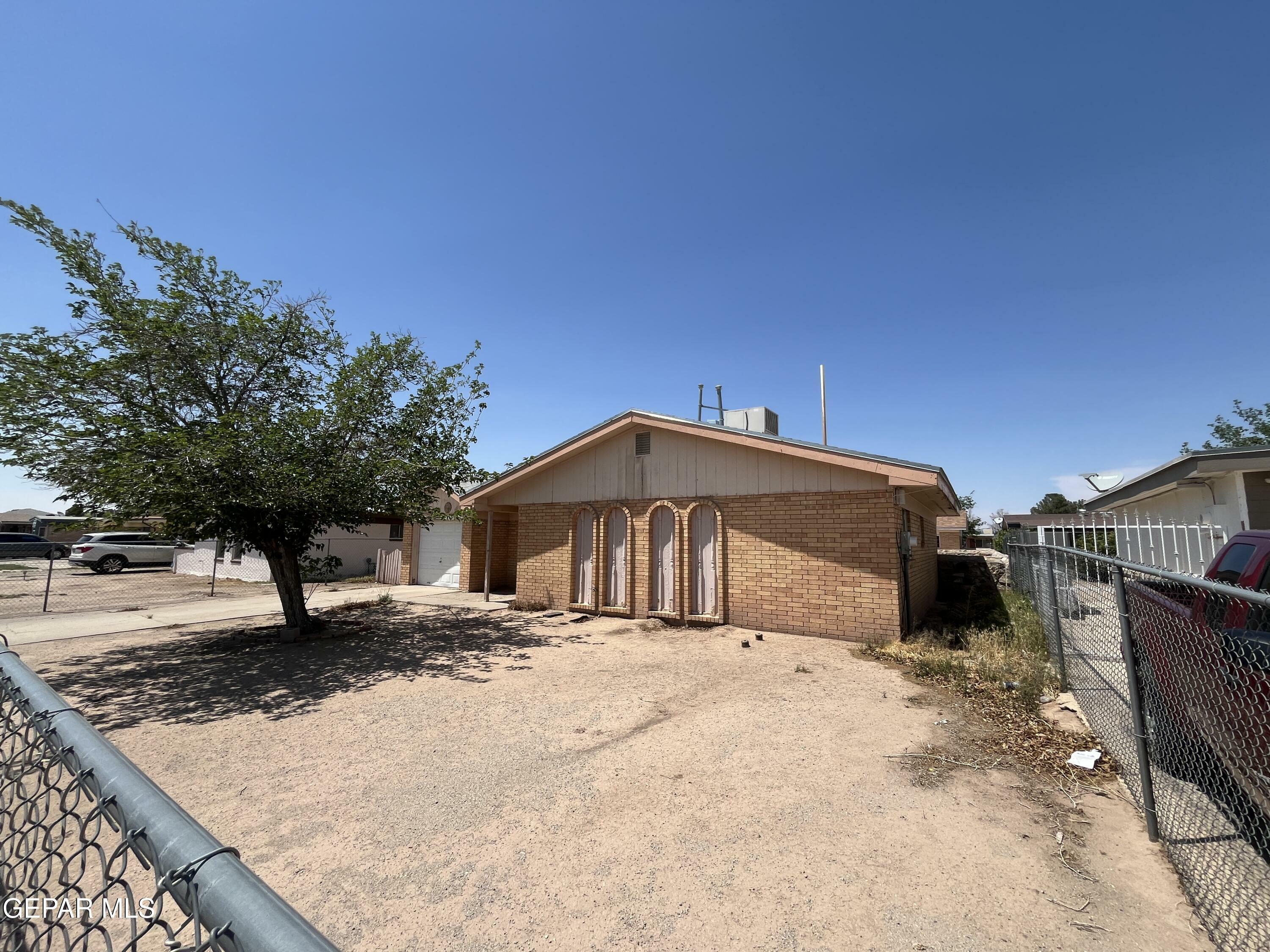 Property Photo: 733 Fall River Road TX 79907
