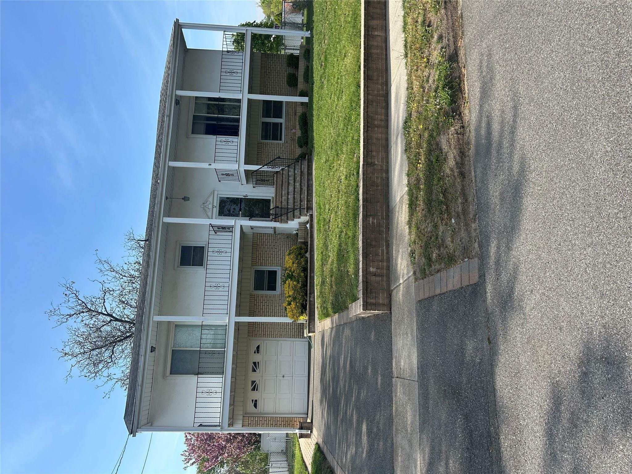 52 Dover Street  Lindenhurst NY 11757 photo