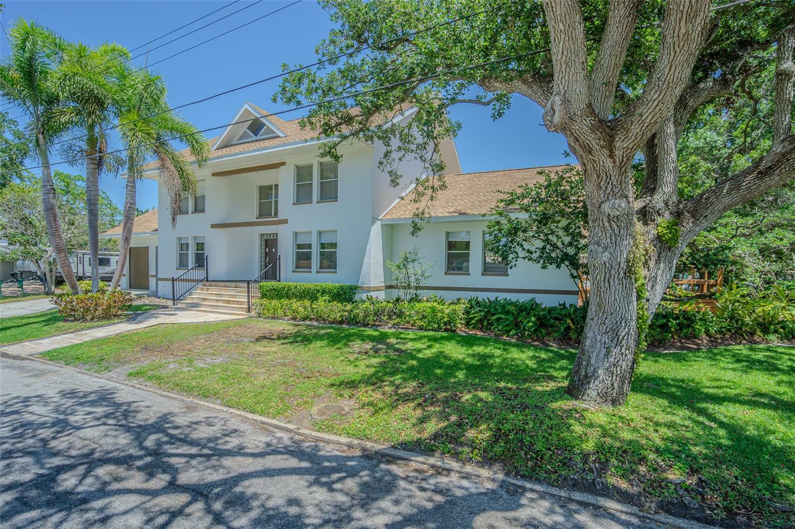 Property Photo: 2114 S Venus Street FL 33629