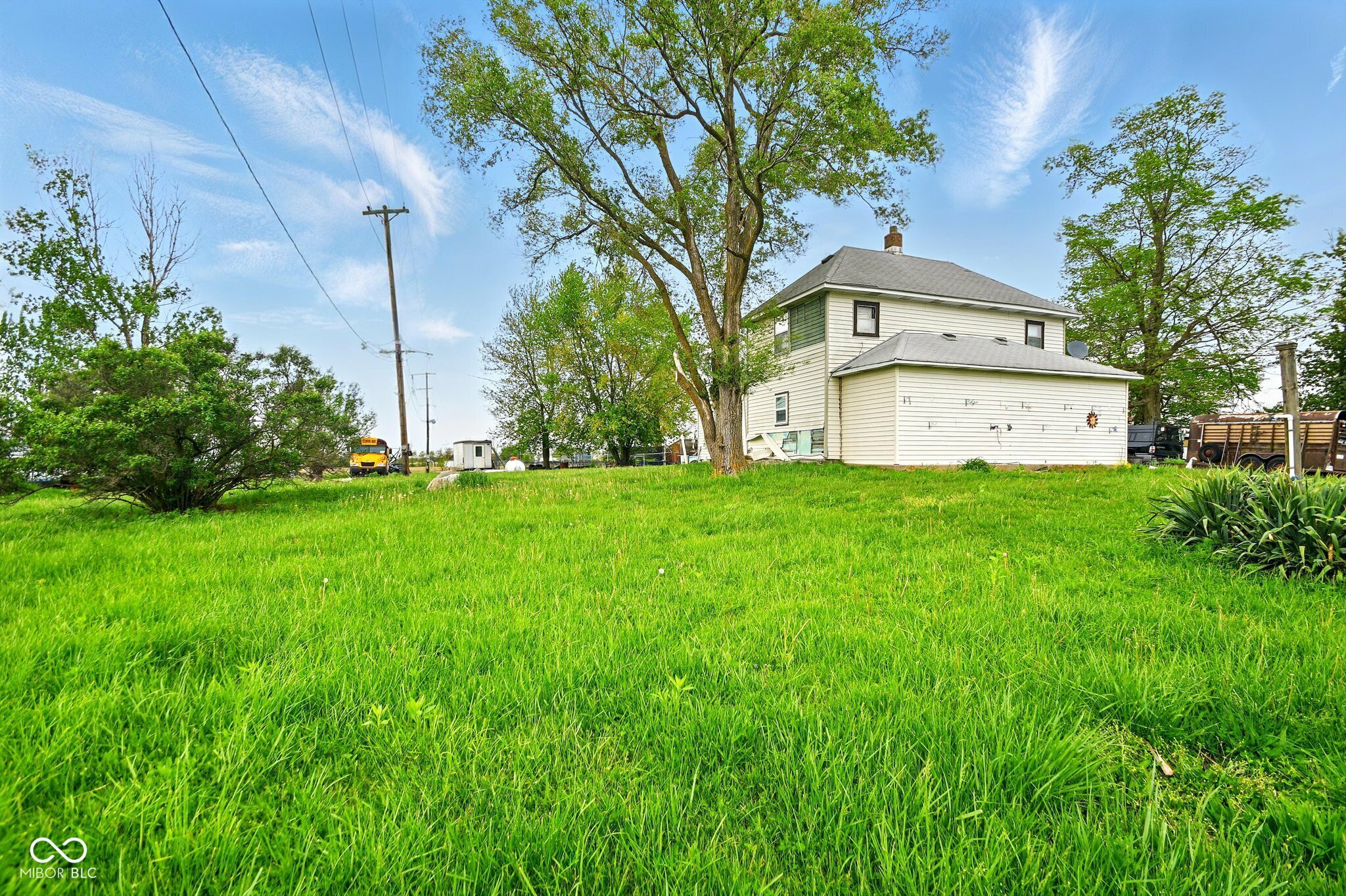 Property Photo: 1170 E 400 S IN 46052