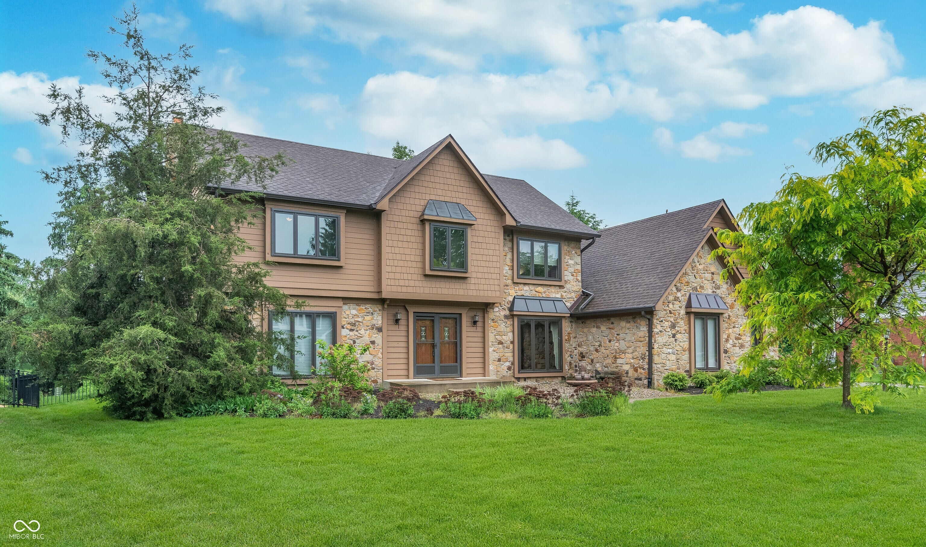 Property Photo: 1421 Stoney Creek Circle IN 46032