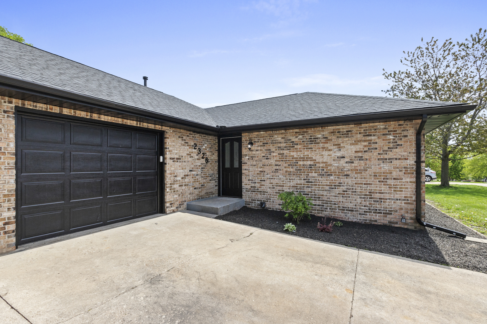 Property Photo: 2328 Lynwood Street IL 60450