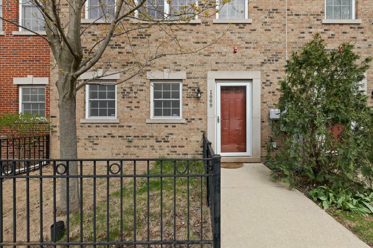 Property Photo: 1669 Church Street IL 60201