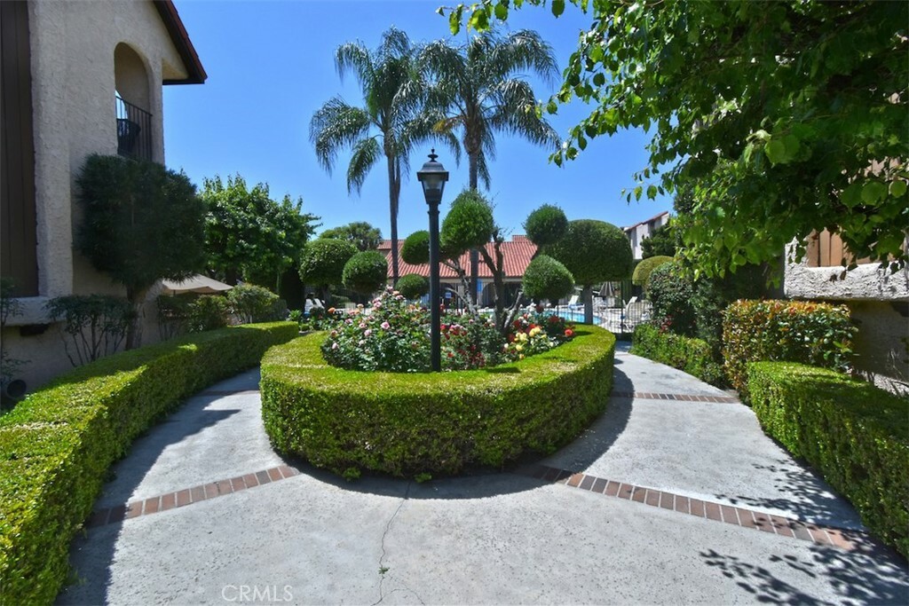 Property Photo: 1711 Grismer Avenue 33 CA 91504