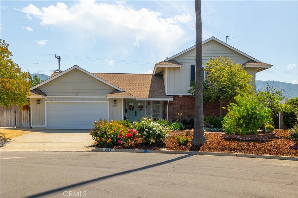 Property Photo: 2010 Oakland Hills Drive CA 92882