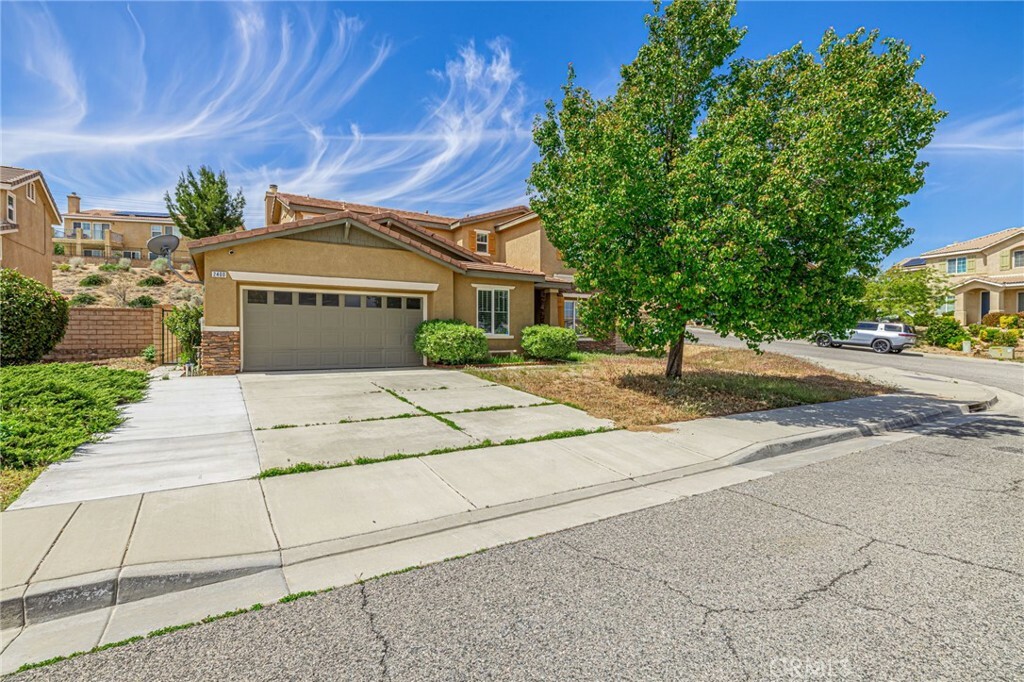 Property Photo: 2400 Allysum Place CA 93551