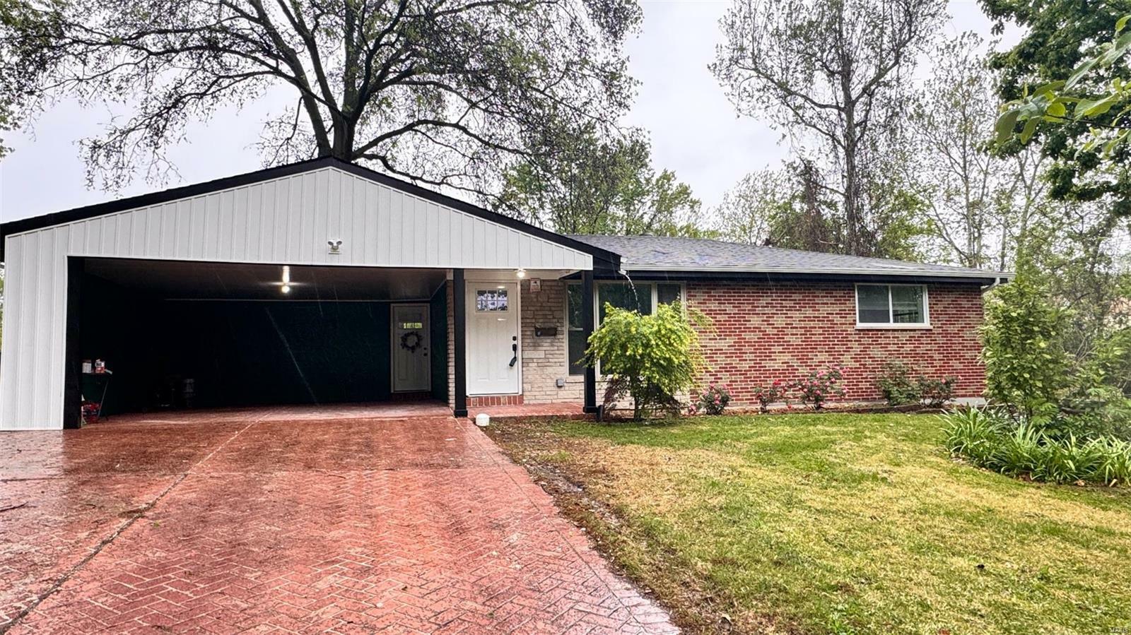 Property Photo:  8517 Walton Woods Court  MO 63114 