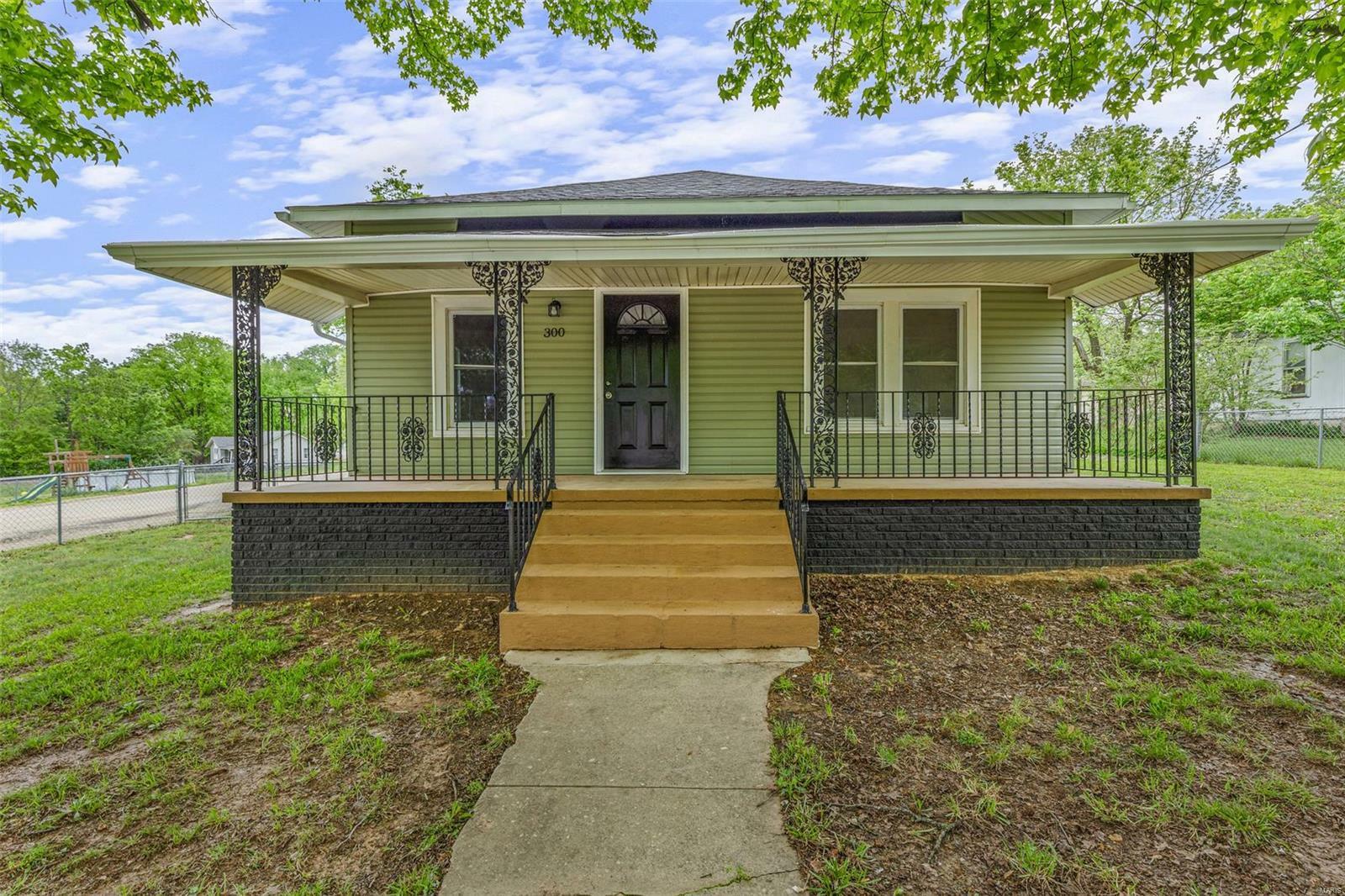 Property Photo: 300 Lewis Street MO 63601