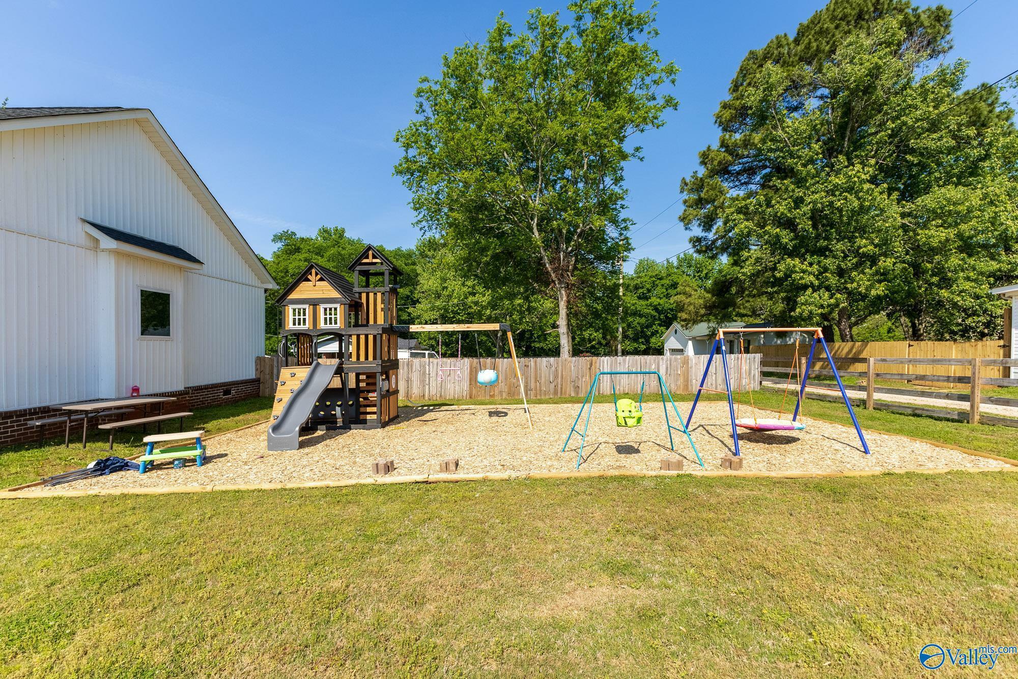 Property Photo: 11849 Gary Redus Drive AL 35671