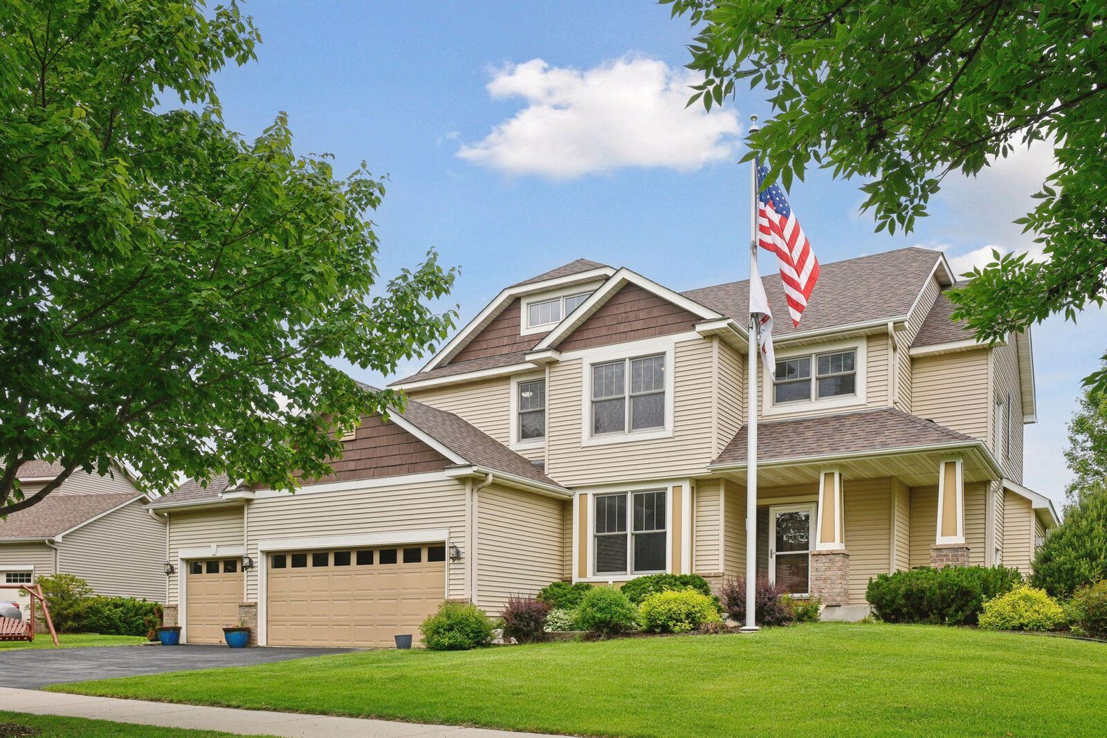 Property Photo:  1408 Oakpointe Drive  MN 55387 