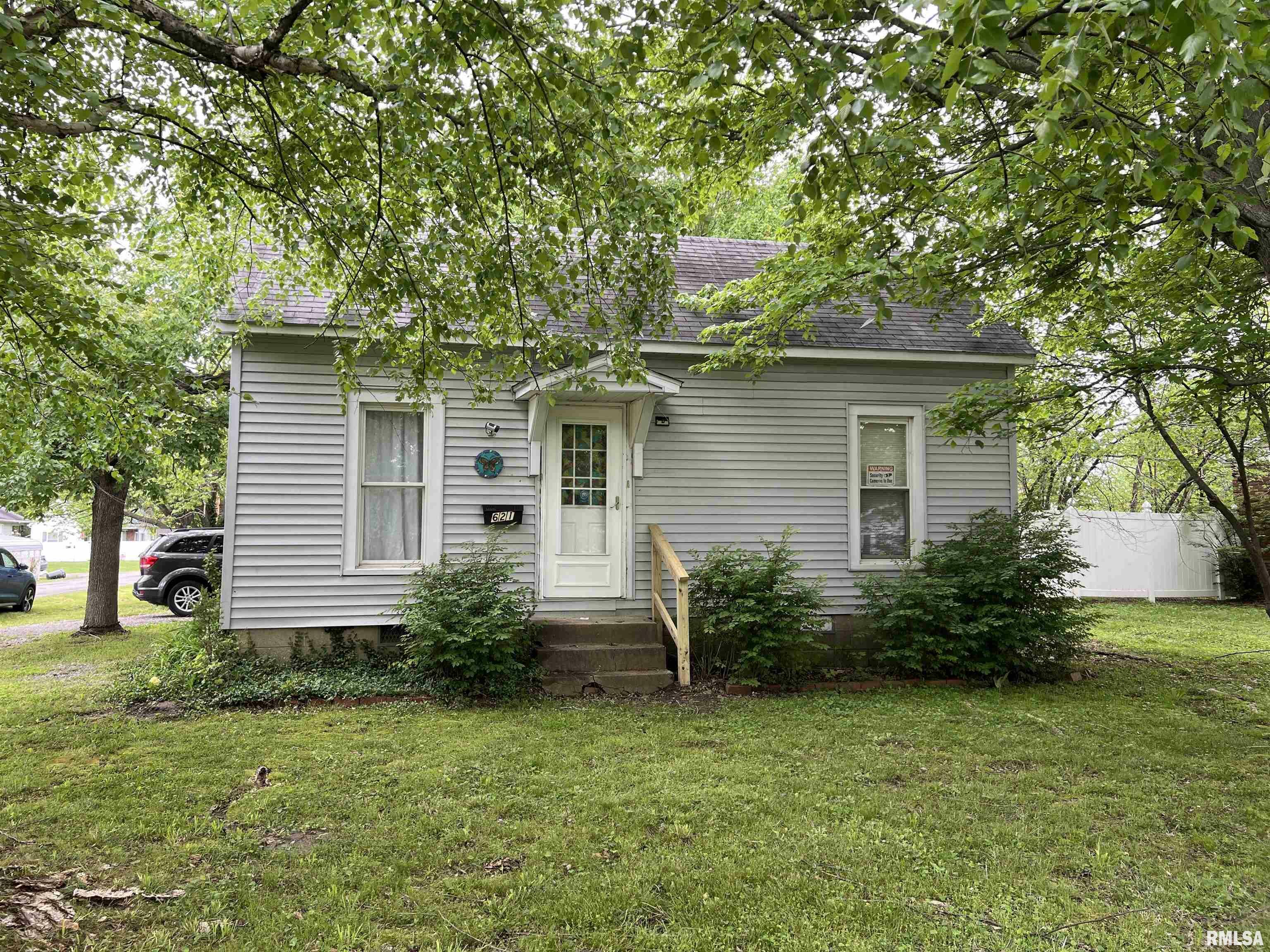 Property Photo: 621 S 6th Street IL 62948