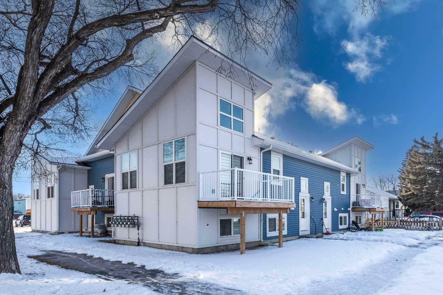 Property Photo: 41 7 Avenue SE 4 AB T1V 1E9