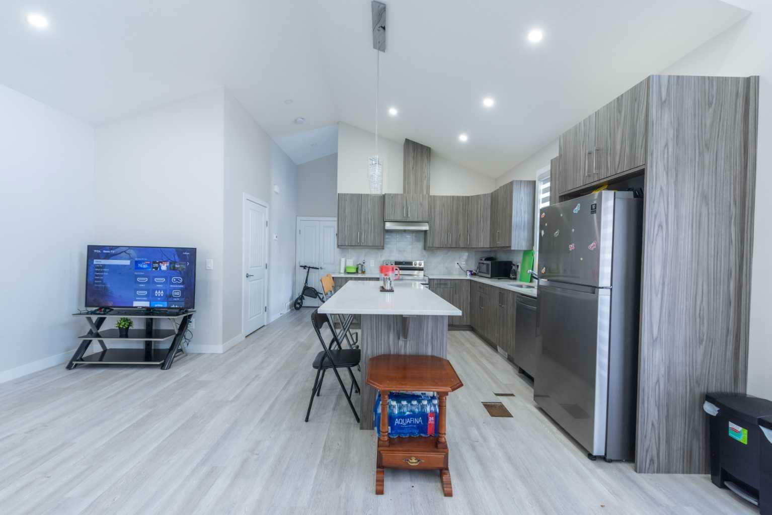 Property Photo: 41 7 Avenue SE 4 AB T1V 1E9