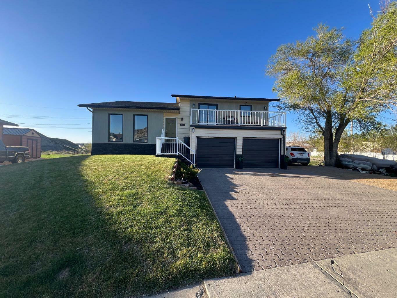 1010 Twin Hill Close  Drumheller AB T0J 0Y6 photo