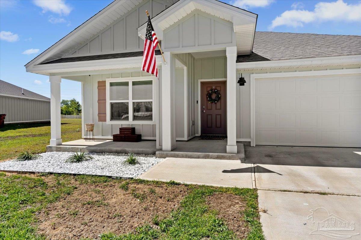 Property Photo: 810 Otto Loop FL 32539