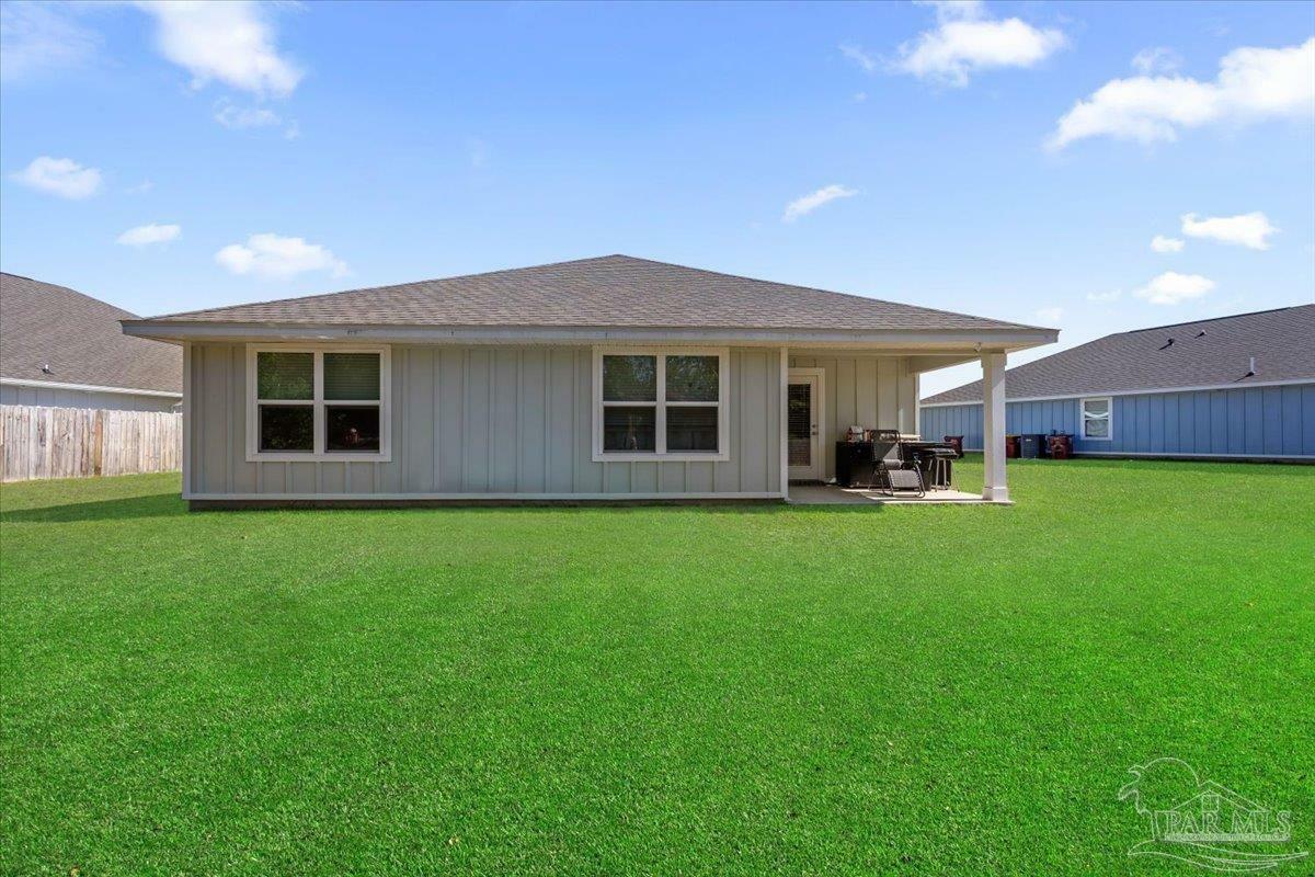 Property Photo: 810 Otto Loop FL 32539