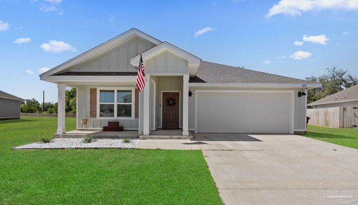 Property Photo:  810 Otto Loop  FL 32539 