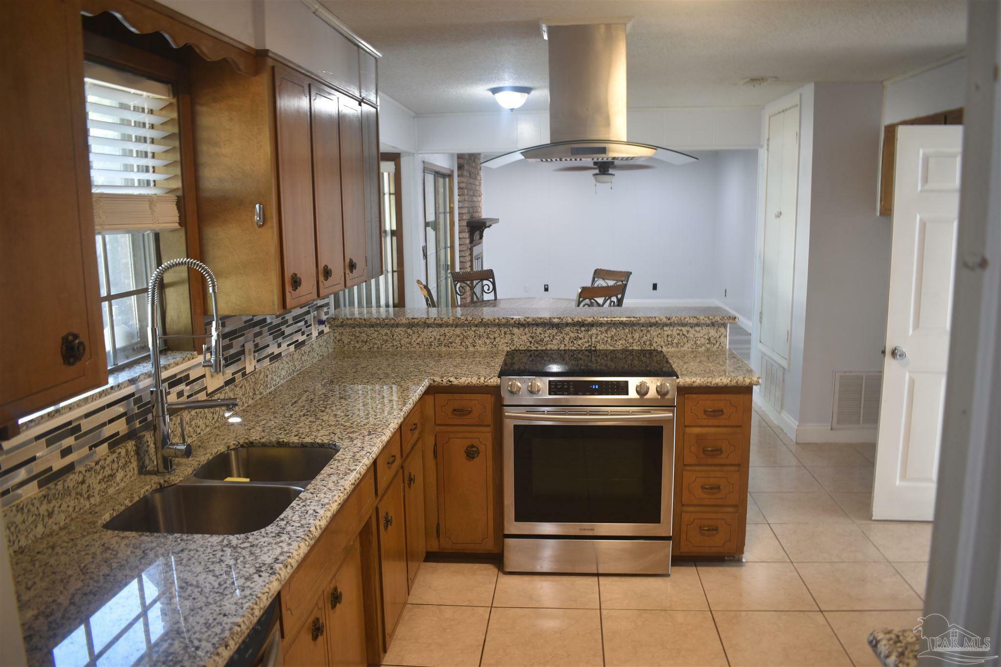 Property Photo: 4301 Jernigan Rd FL 32571