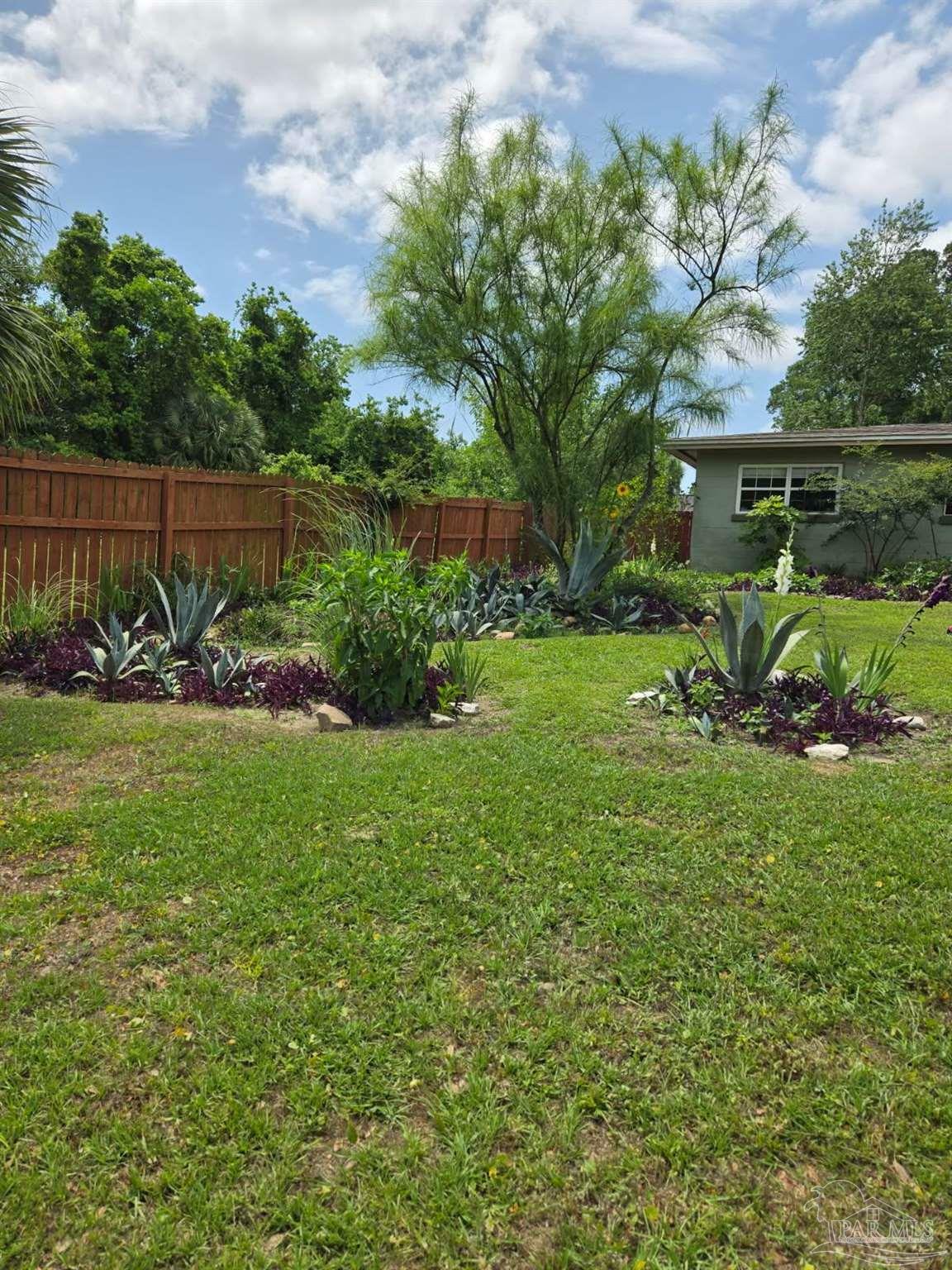 Property Photo: 835 S Madison Dr FL 32505
