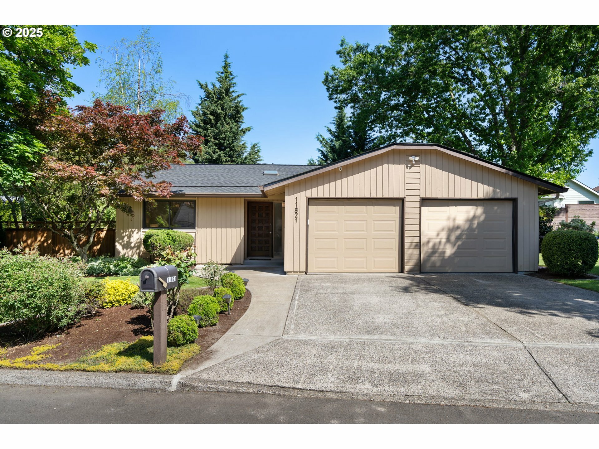 Property Photo: 11821 SE Sunnycreek Ln OR 97015