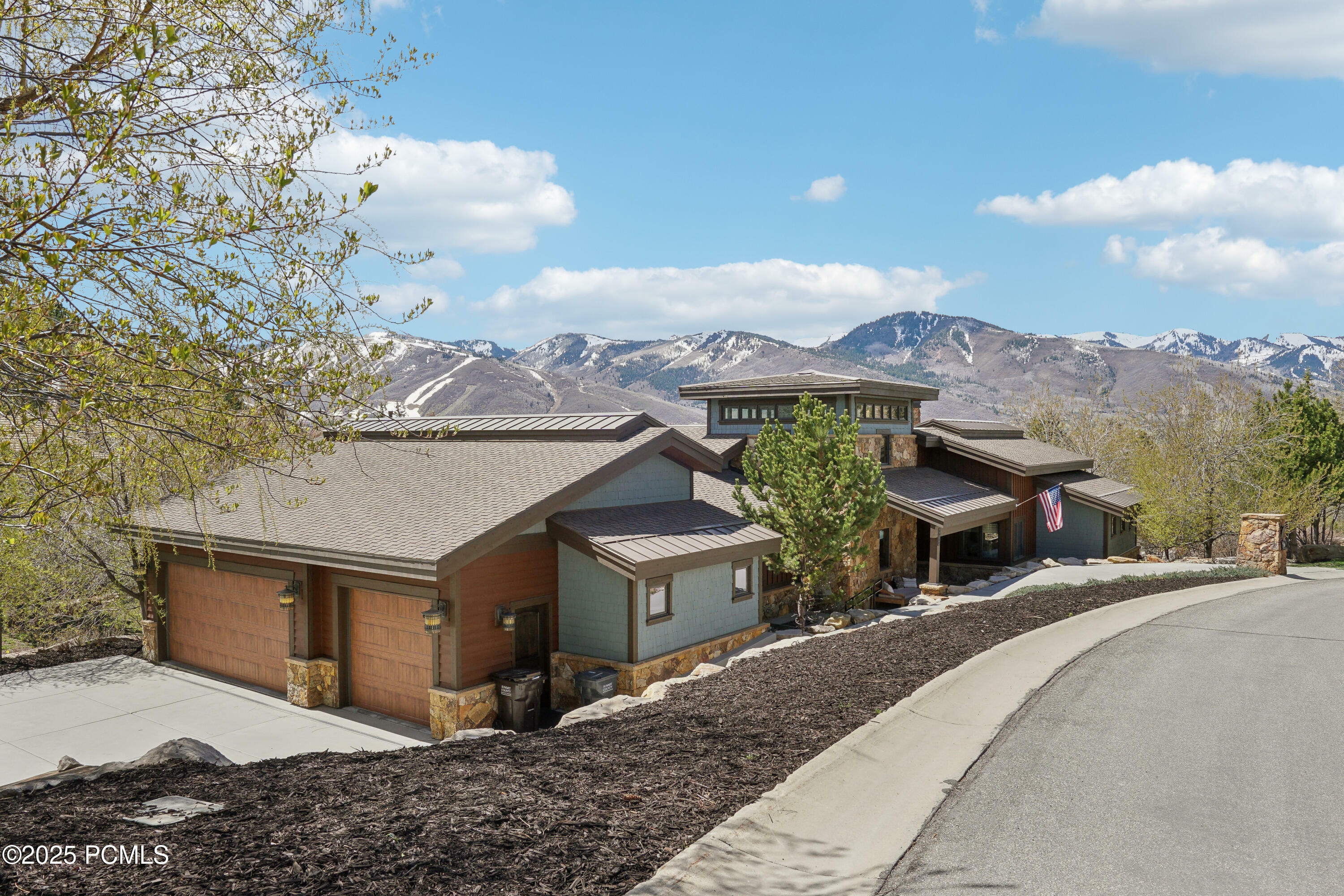 Property Photo: 2516 Larkspur Drive UT 84060