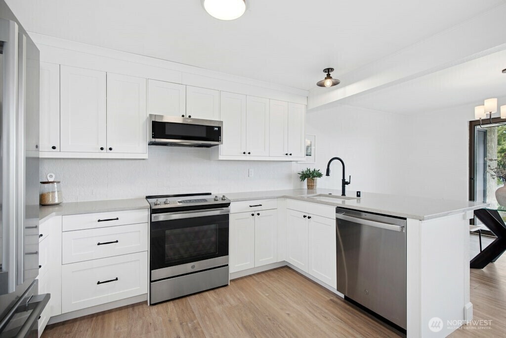 Property Photo: 1706 NE 179th C102 WA 98155